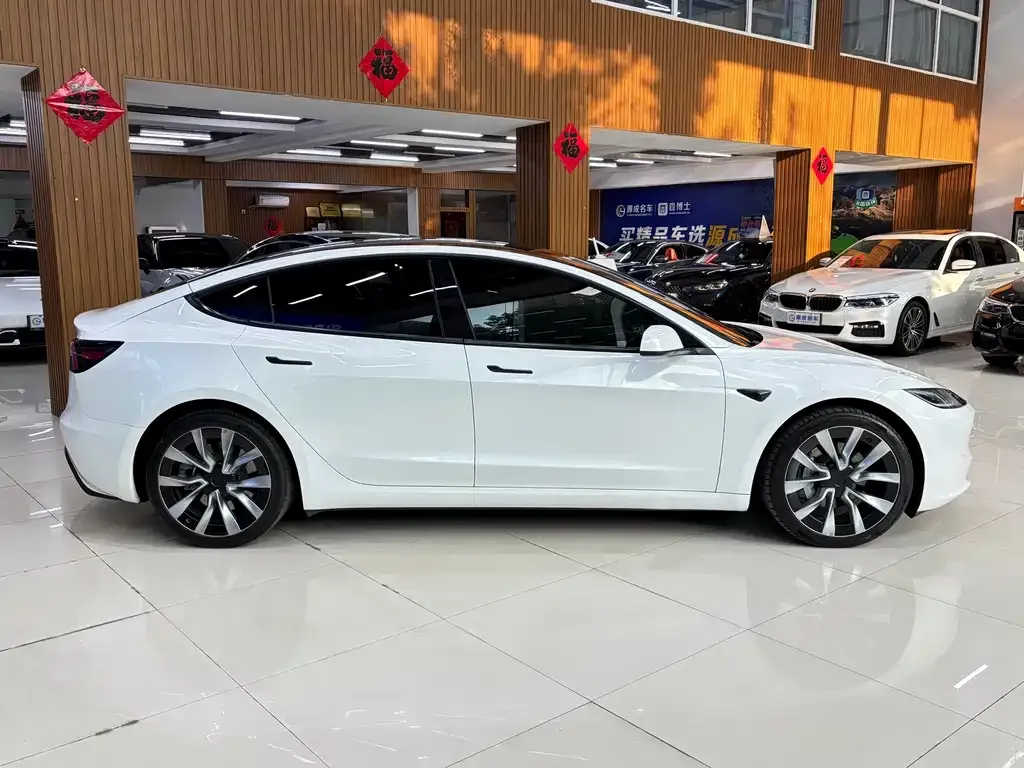 Tesla Model 3 — фото 7