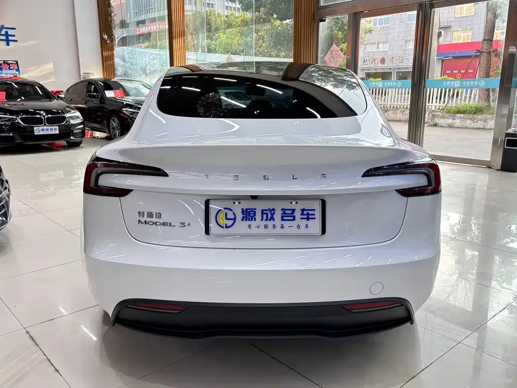 Tesla Model 3 — фото 8