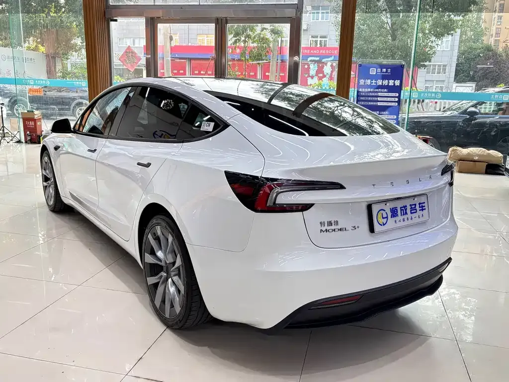 Tesla Model 3 — фото 10