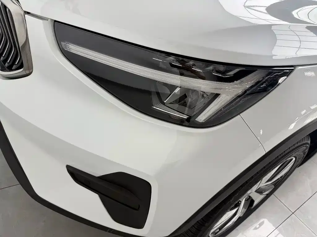 Volvo XC40 — фото 6