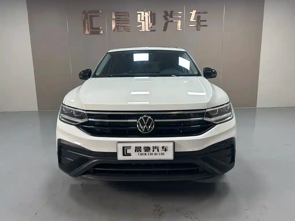 Volkswagen Tiguan L — фото 4