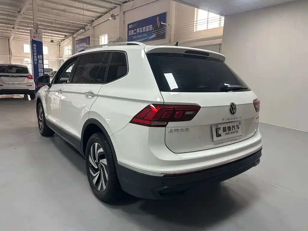 Volkswagen Tiguan L — фото 3
