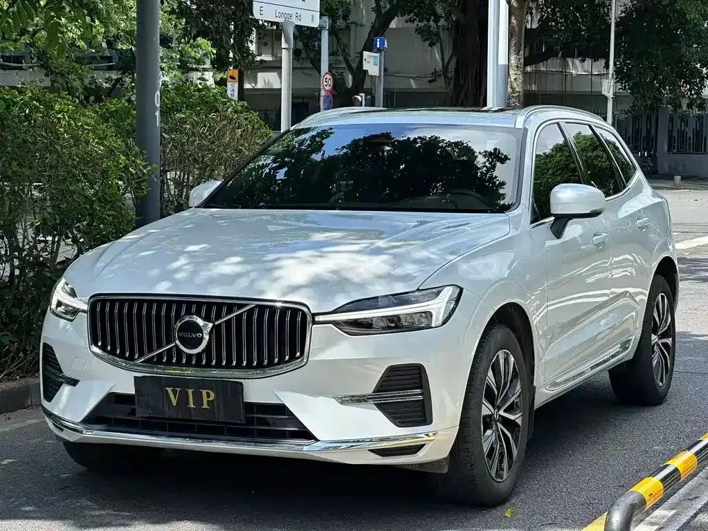 Volvo XC60 — фото 1