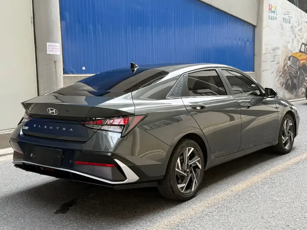 Hyundai Elantra — фото 2