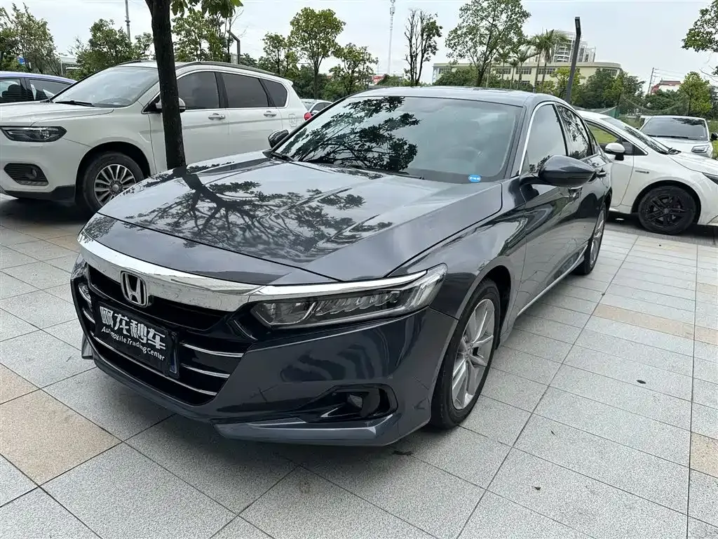 Honda Accord — фото 1