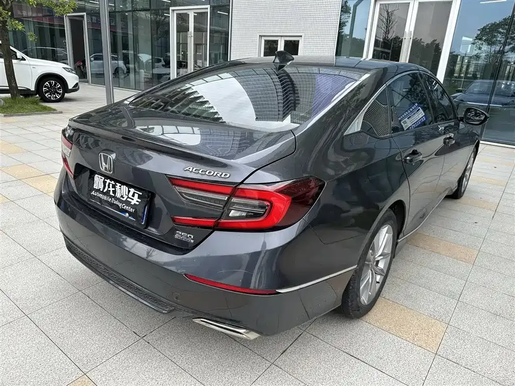Honda Accord — фото 9