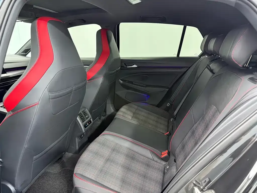 Volkswagen Golf GTI — фото 7