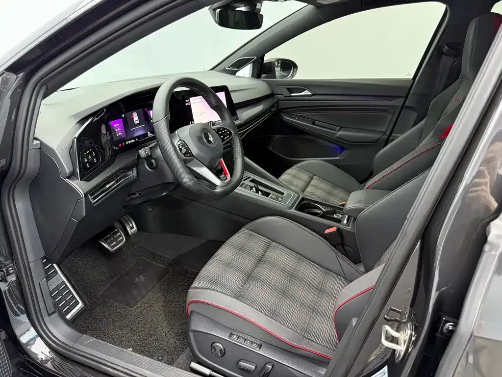 Volkswagen Golf GTI — фото 8