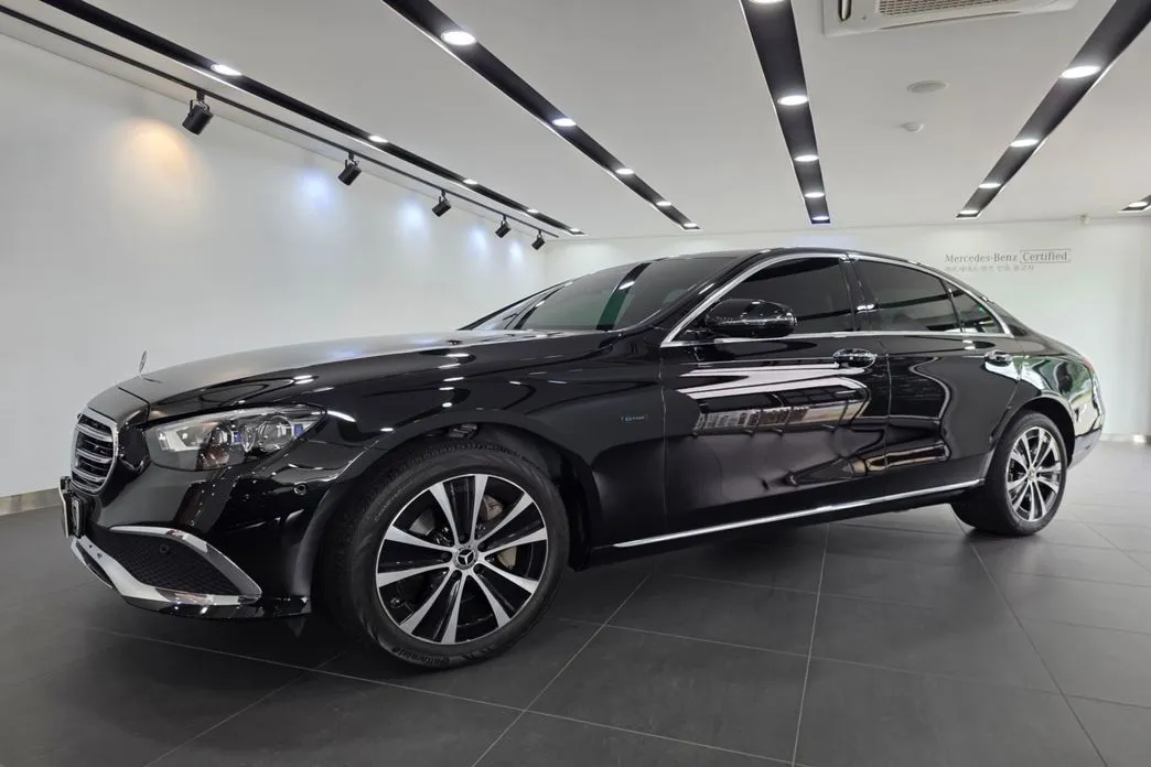 Mercedes-Benz E-Class — фото 1