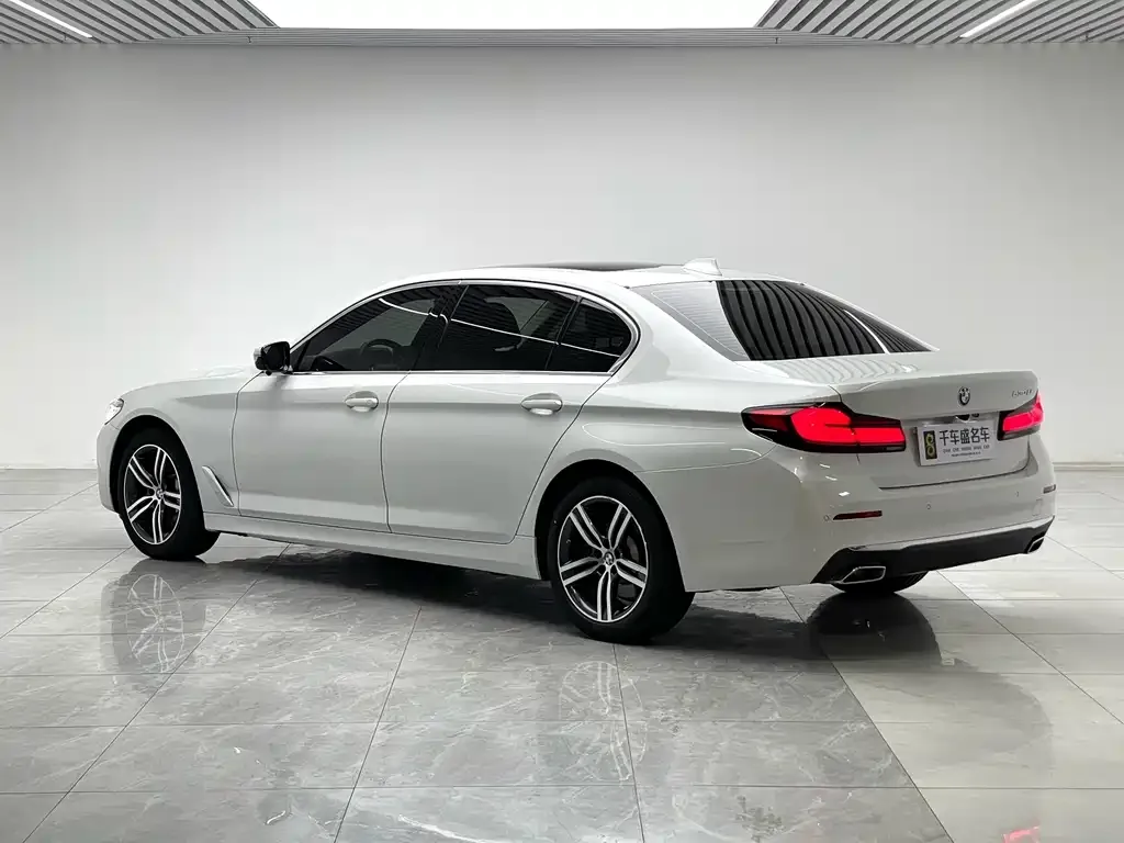 BMW 5 Series — фото 2