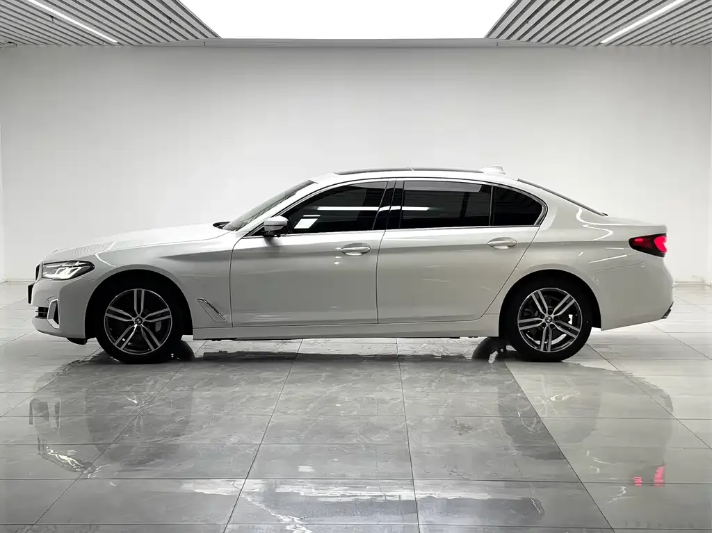 BMW 5 Series — фото 4