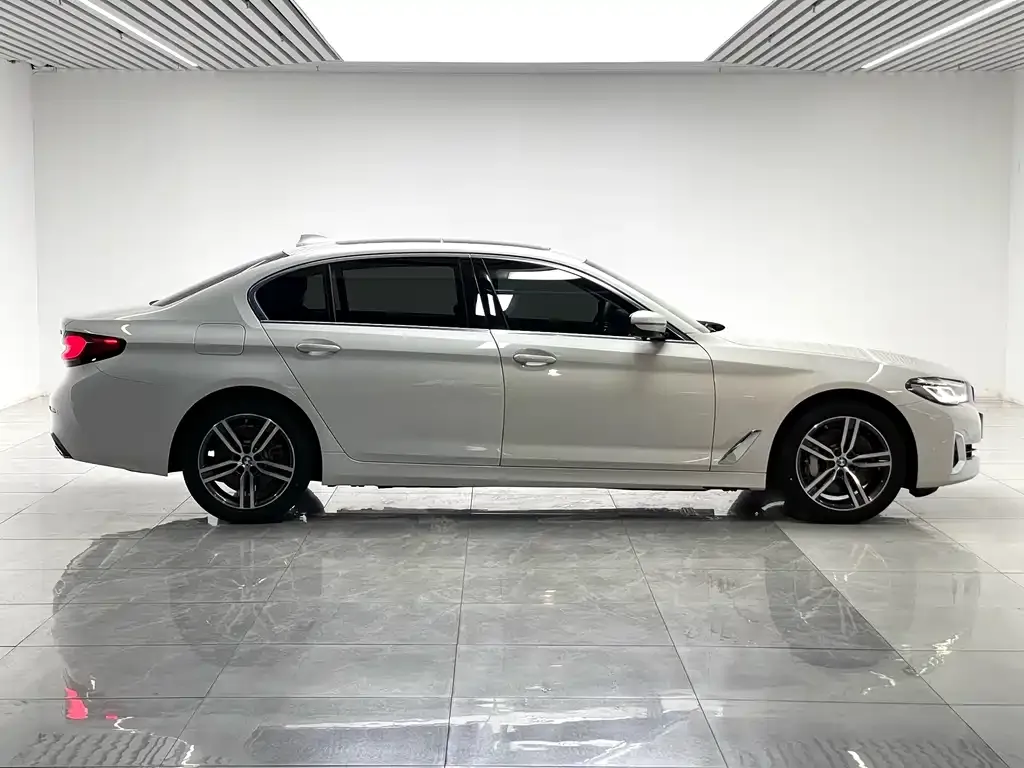 BMW 5 Series — фото 3