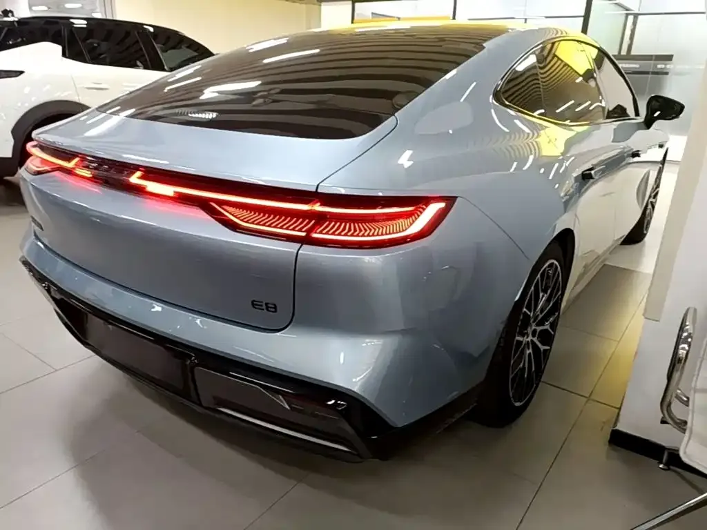 Geely Galaxy E8 — фото 10