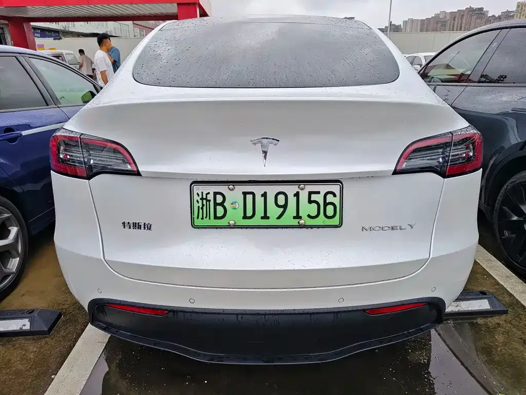 Tesla Model Y — фото 7