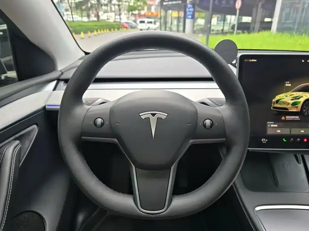 Tesla Model Y — фото 2