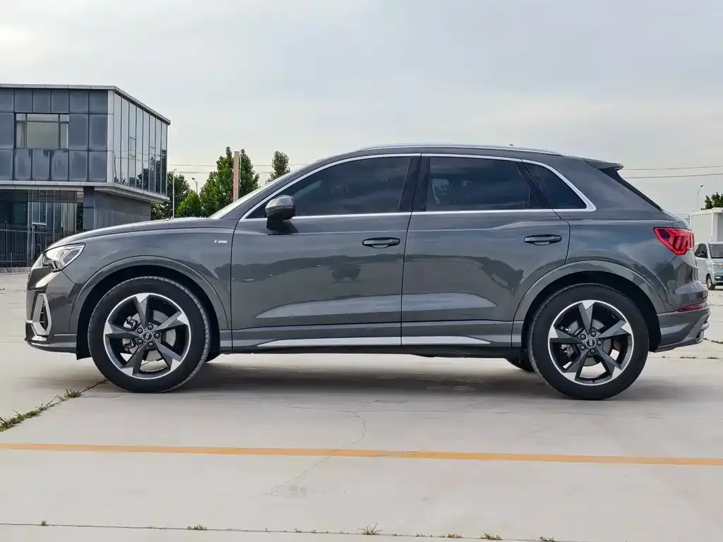 Audi Q3 — фото 10