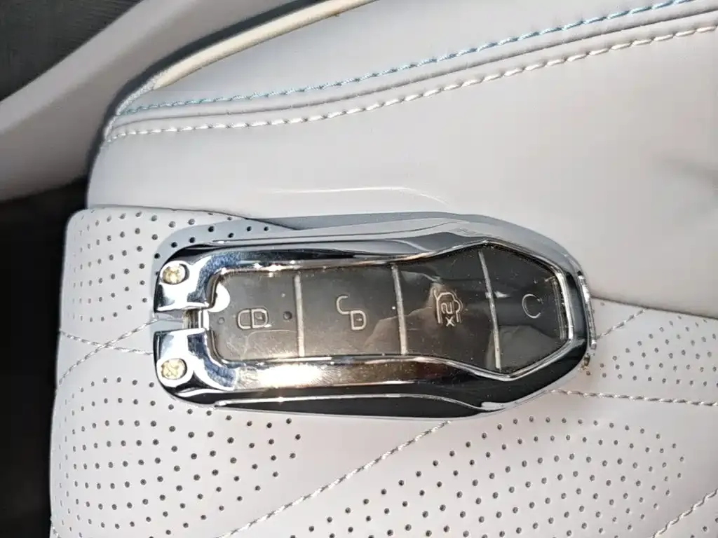 BYD Seal — фото 4