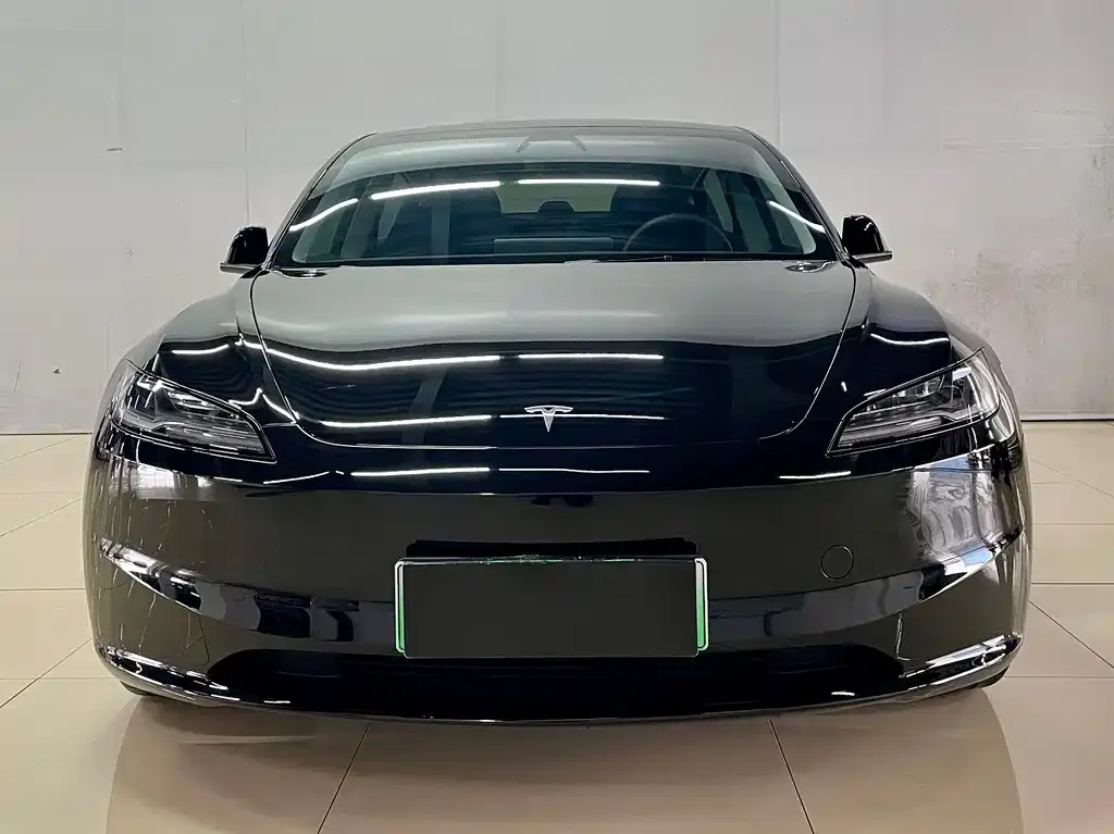 Tesla Model 3 — фото 1