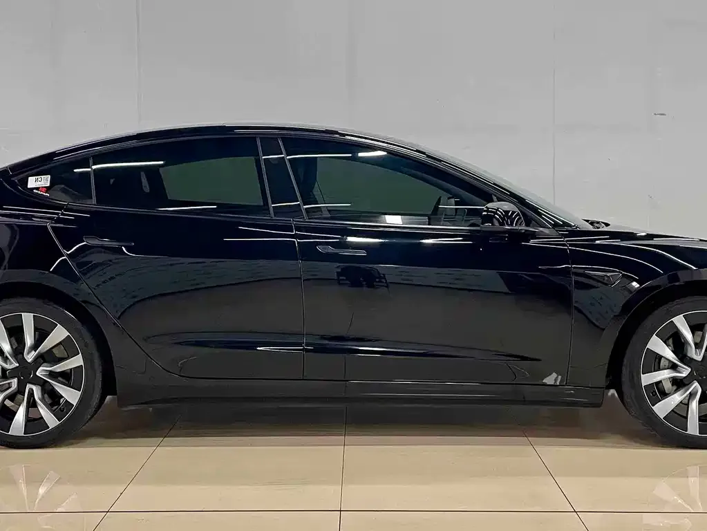 Tesla Model 3 — фото 2