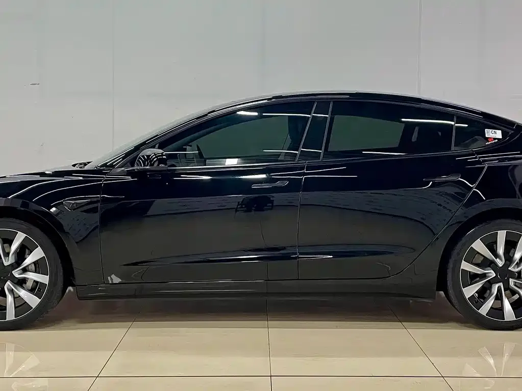 Tesla Model 3 — фото 9