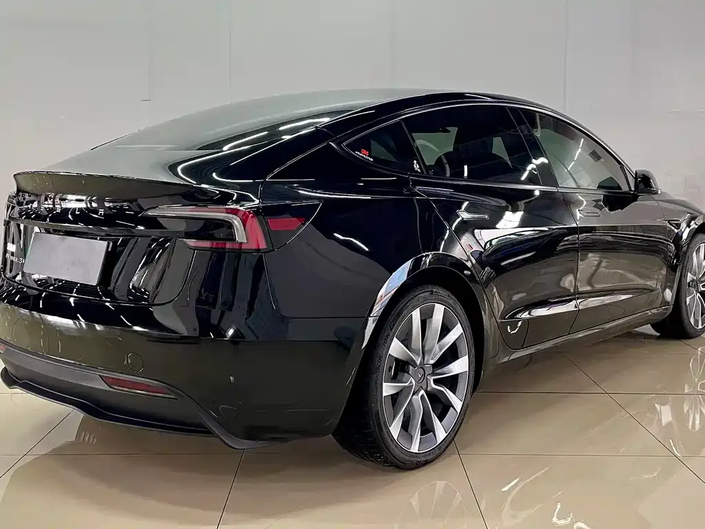 Tesla Model 3 — фото 4