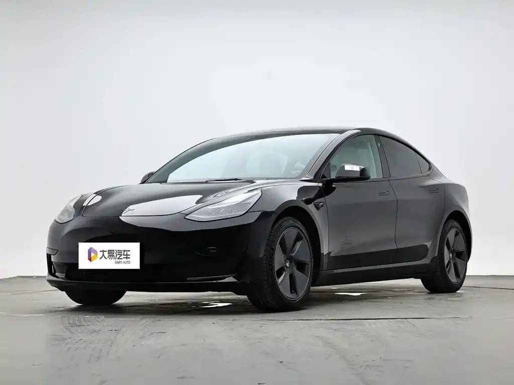 Tesla Model 3 — фото 1