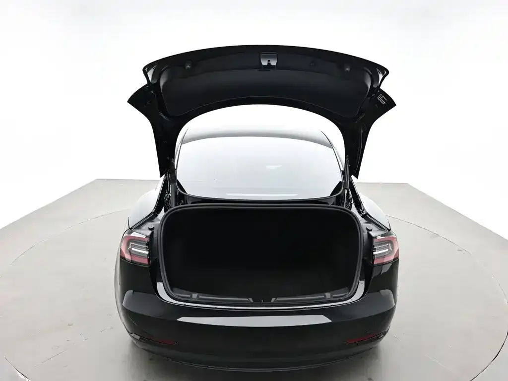 Tesla Model 3 — фото 3