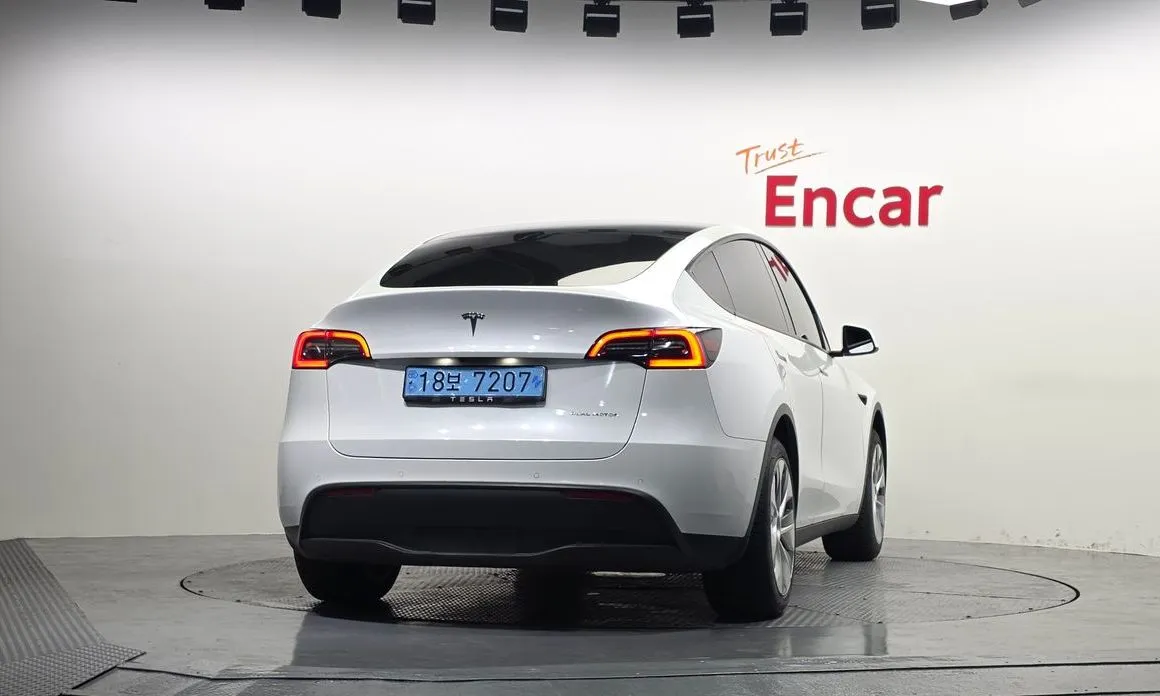 Tesla Model Y — фото 5