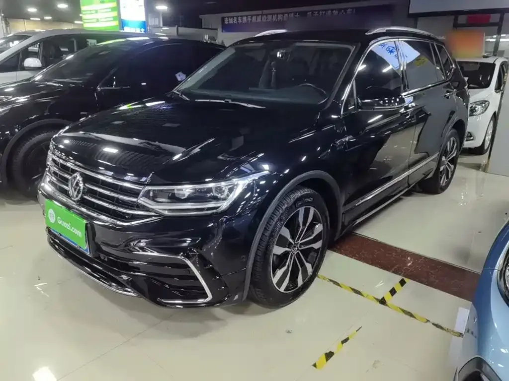 Volkswagen Tiguan L — фото 1