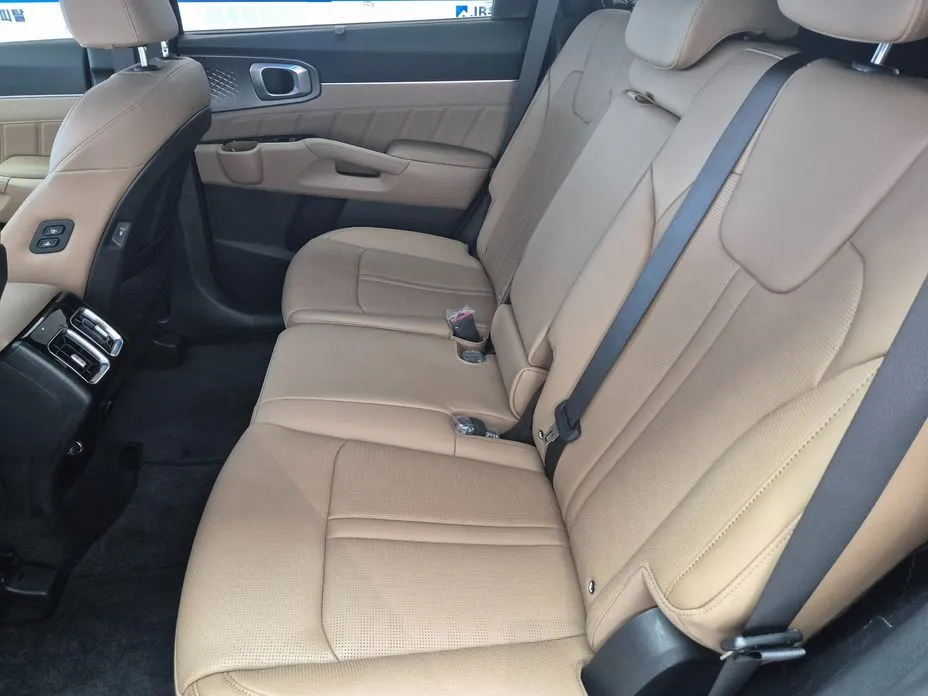 Kia Sorento — фото 5