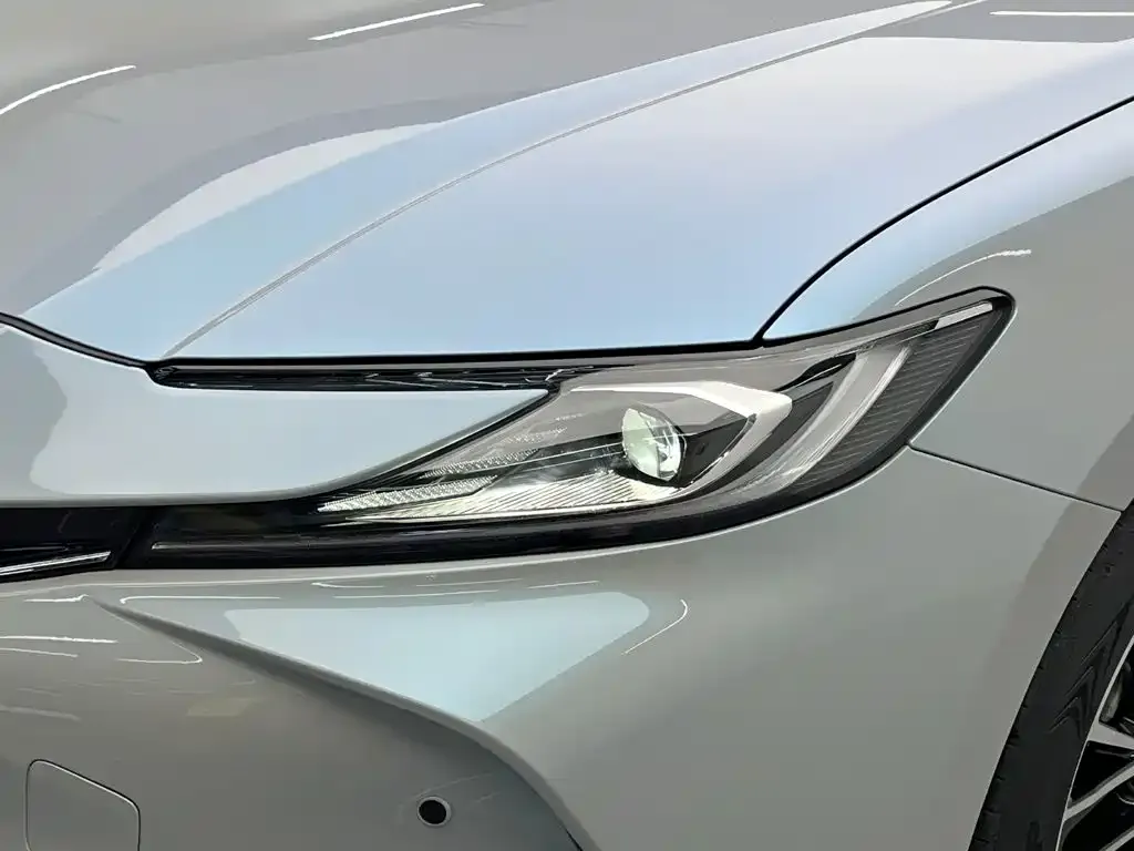 Toyota Camry — фото 6