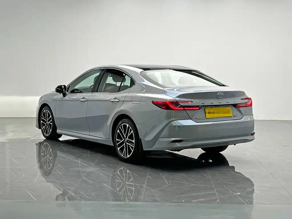 Toyota Camry — фото 5
