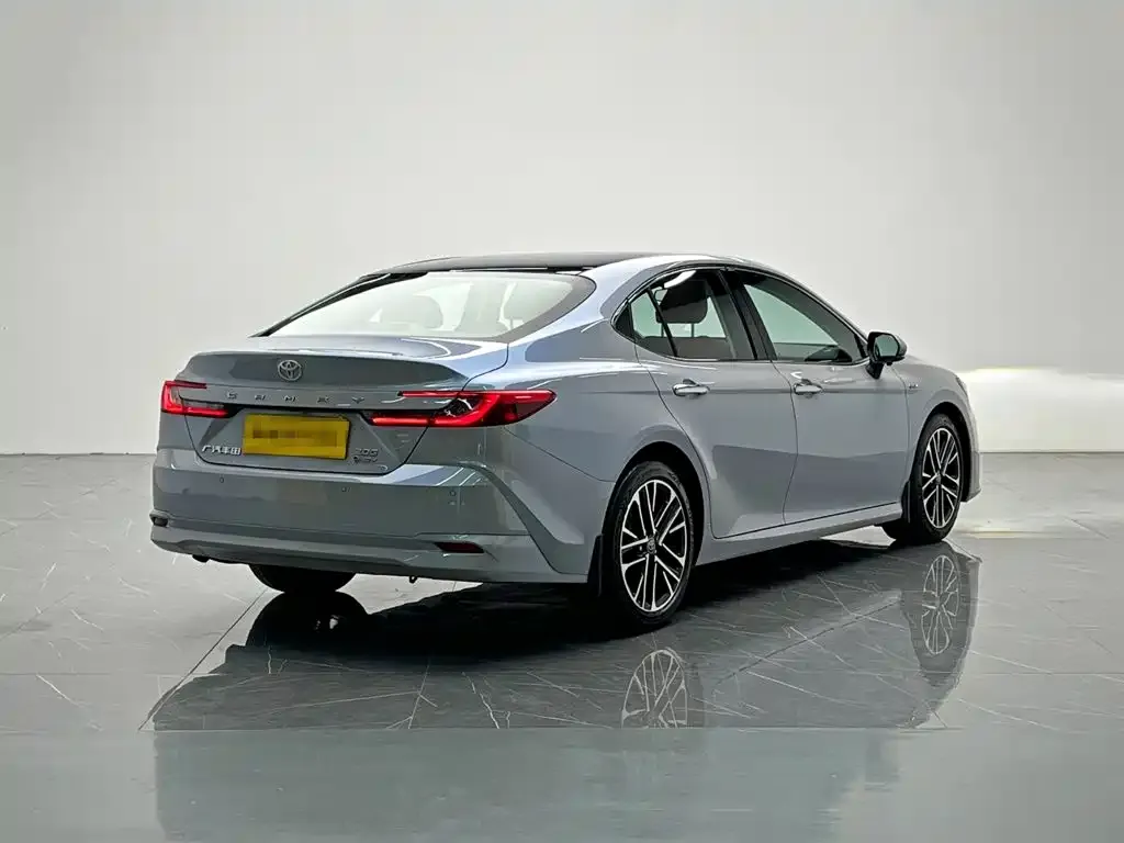 Toyota Camry — фото 10
