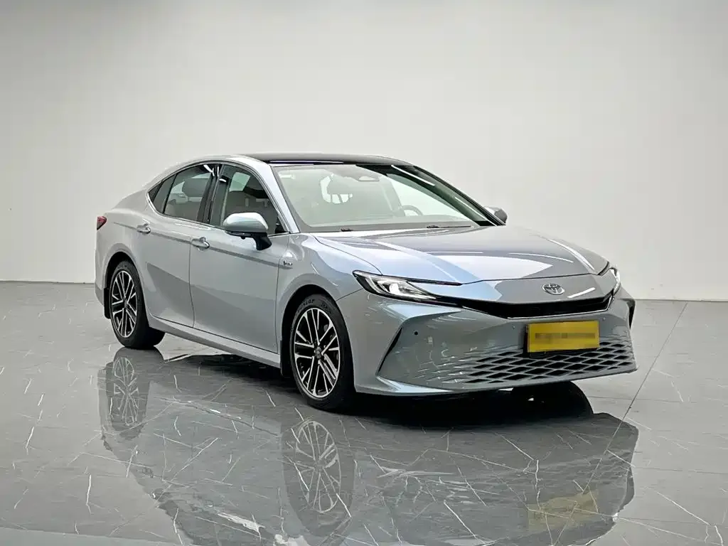 Toyota Camry — фото 8
