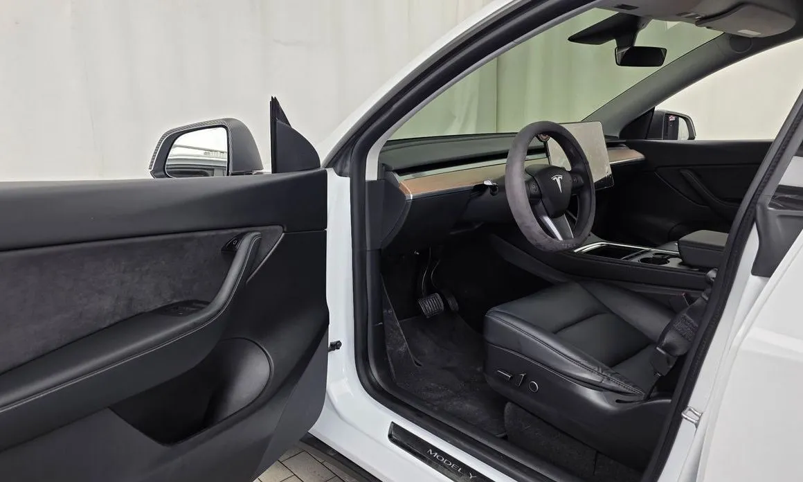 Tesla Model Y — фото 2