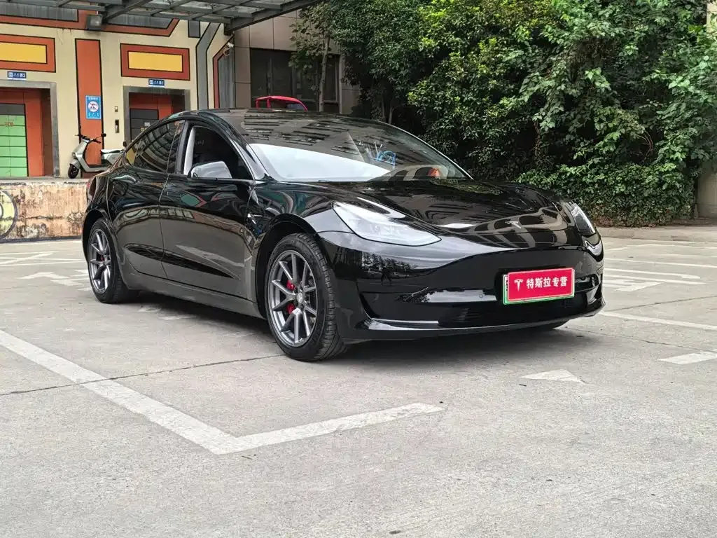 Tesla Model 3 — фото 10