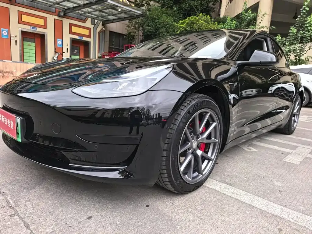 Tesla Model 3 — фото 9