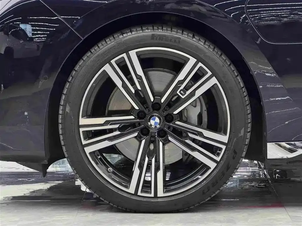 BMW i7 — фото 8