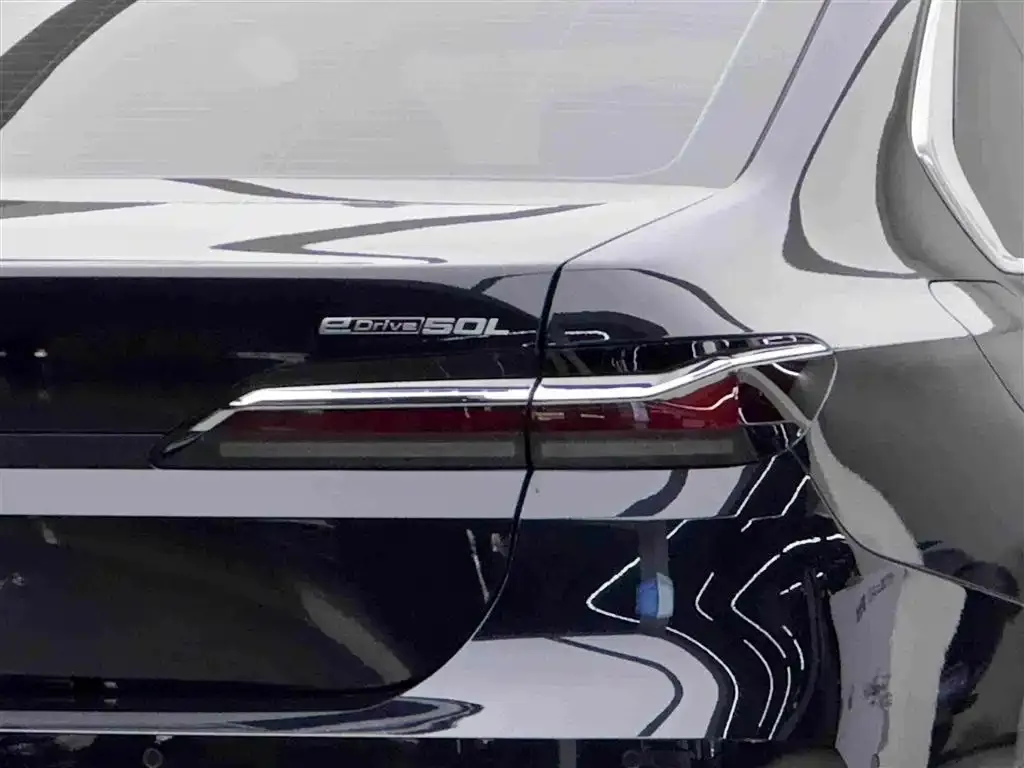 BMW i7 — фото 2