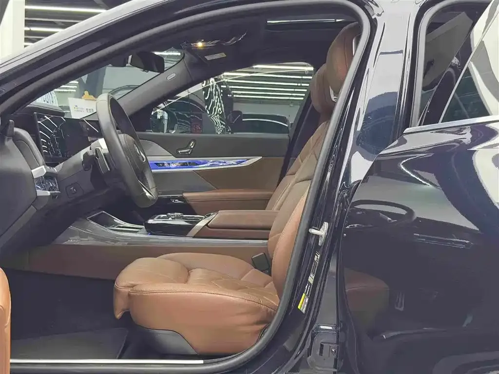 BMW i7 — фото 10