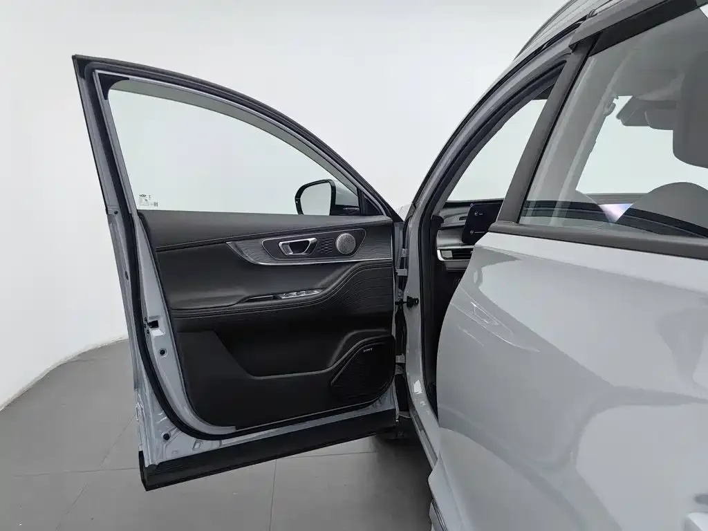 Chery Tiggo 8 PRO NEV — фото 5