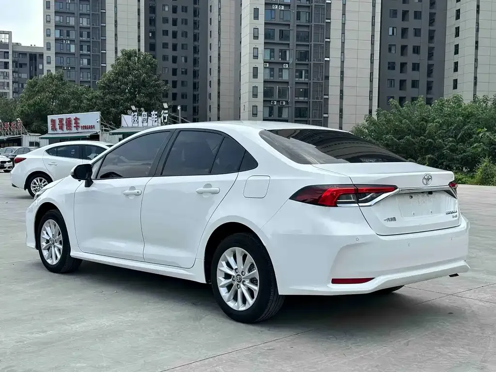 Toyota Corolla — фото 7