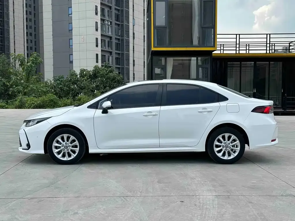 Toyota Corolla — фото 2