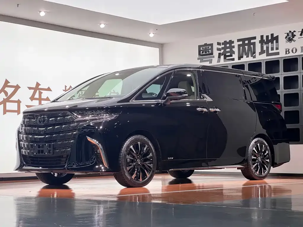 Toyota Alphard — фото 1