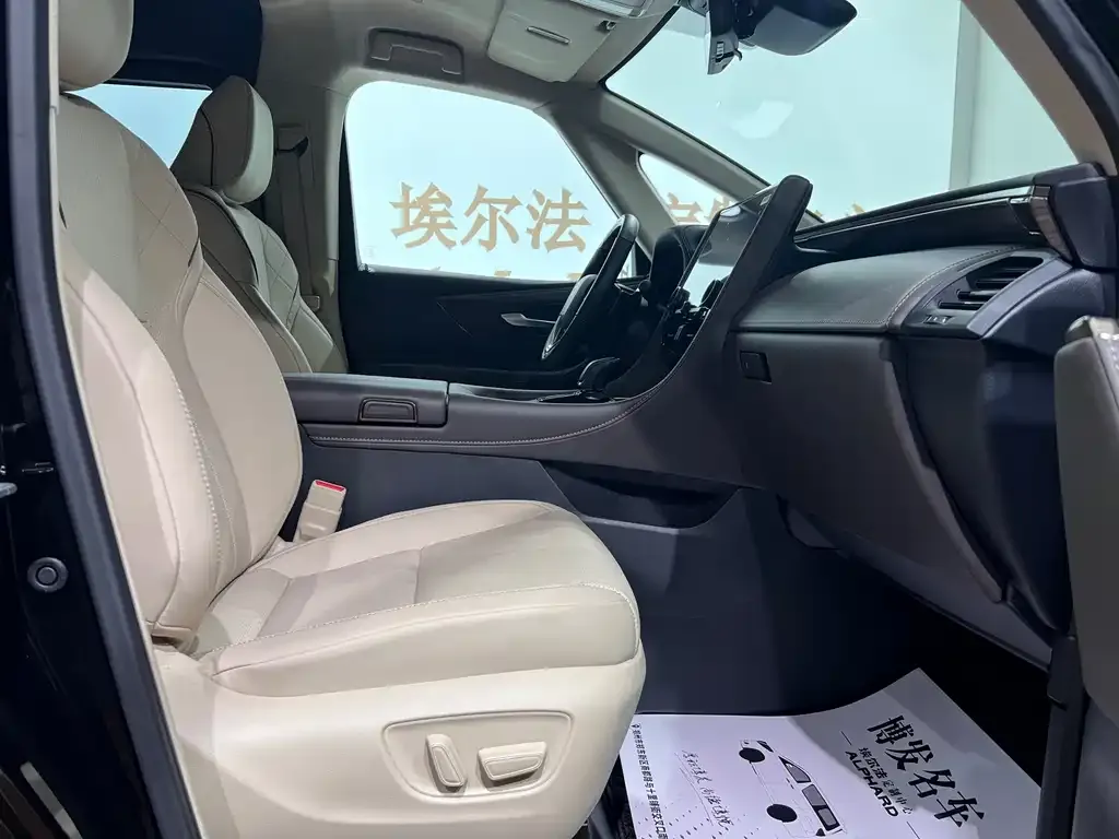 Toyota Alphard — фото 2