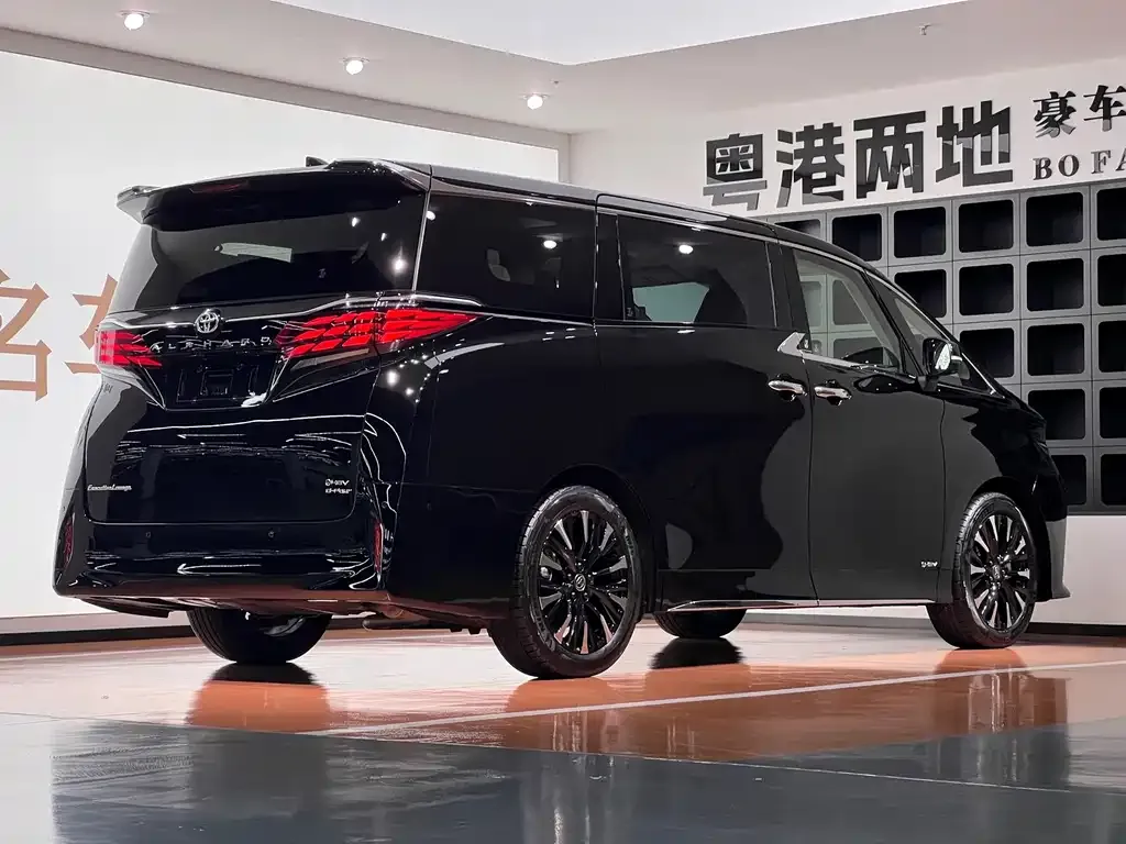 Toyota Alphard — фото 7