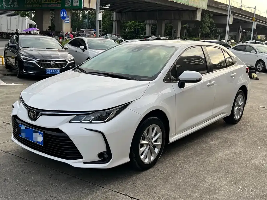 Toyota Corolla — фото 1