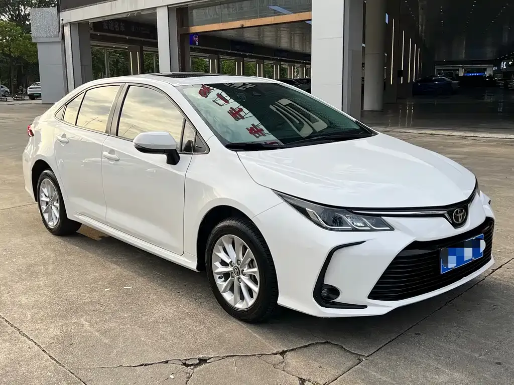 Toyota Corolla — фото 7