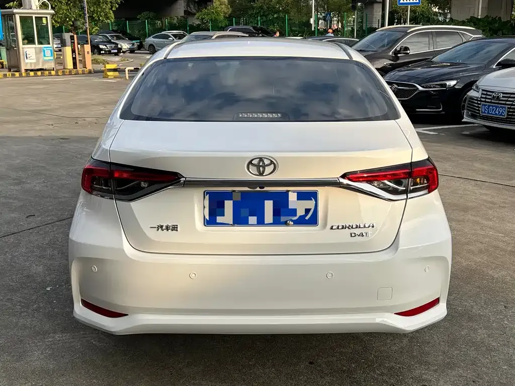 Toyota Corolla — фото 4