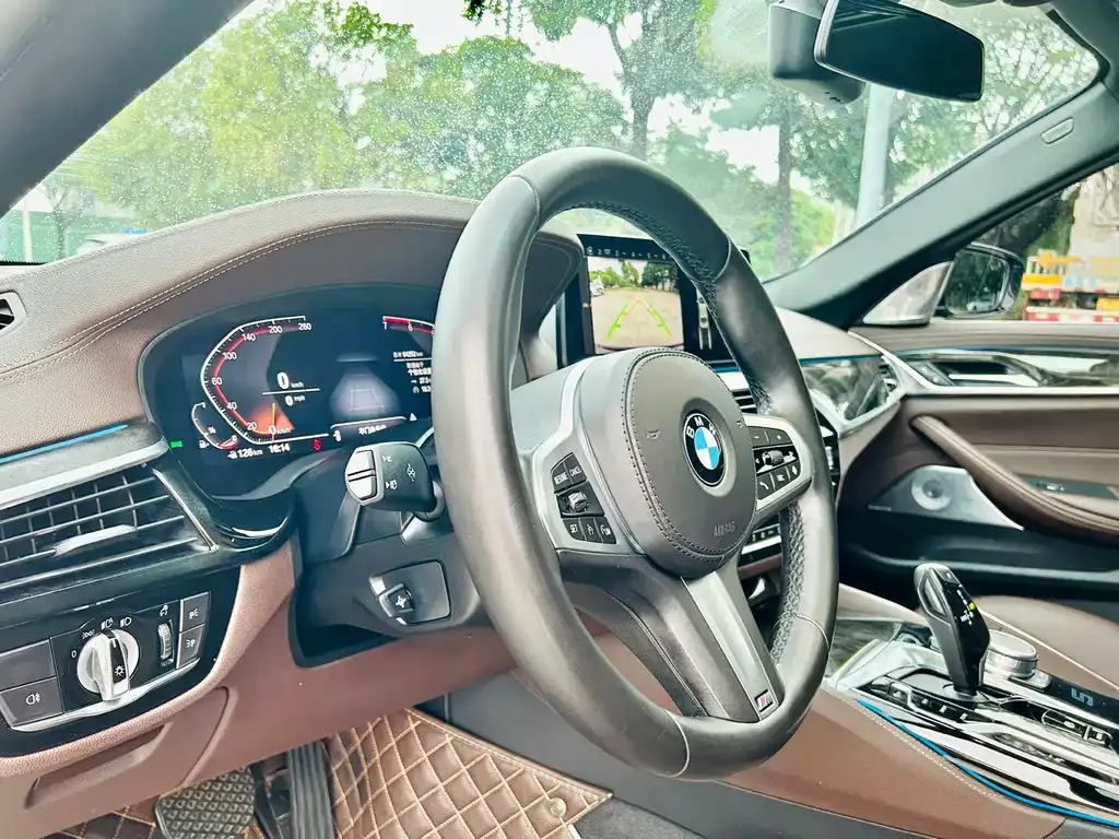 BMW 5 Series — фото 2